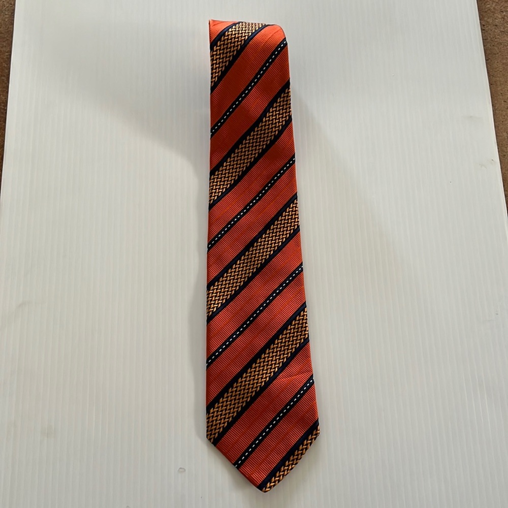 Versace 100% silk tie made in Italy in mint condition